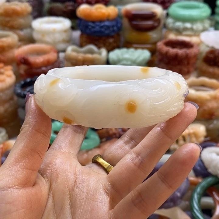 石英岩玉未镶嵌手镯圈口58