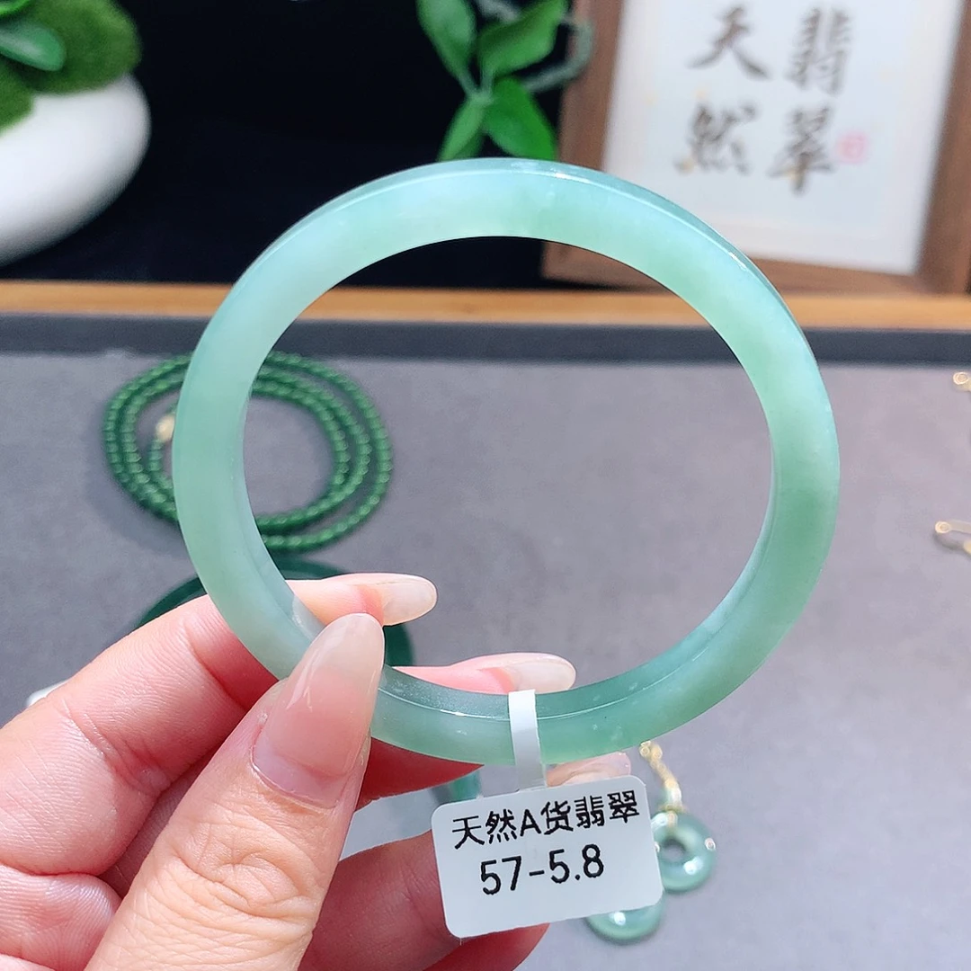 翡翠手镯（圆镯）未镶嵌