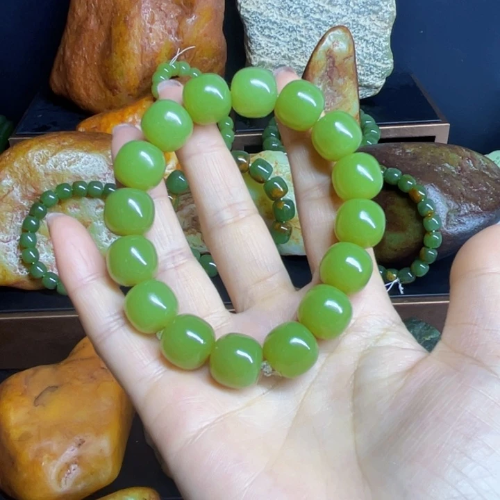 你***。和田玉未镶嵌手链