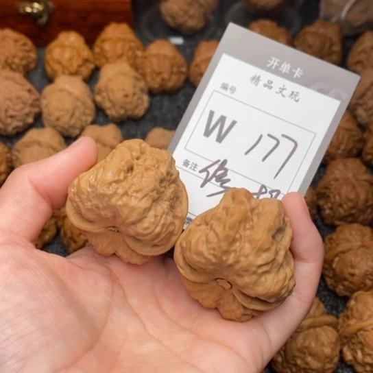 吊坠桃核猪****u我是第一百40