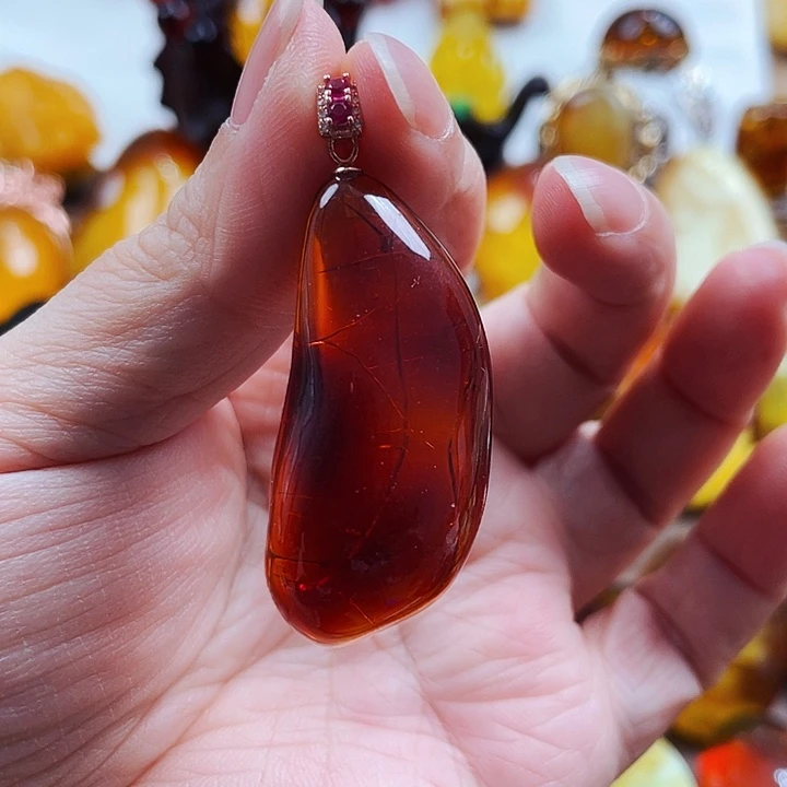 琥珀颈饰未镶嵌爱****品吊坠