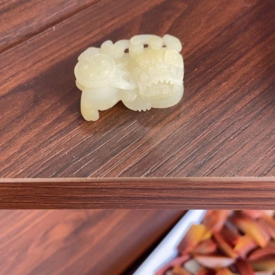 石英质玉（黄龙玉）合金颈饰