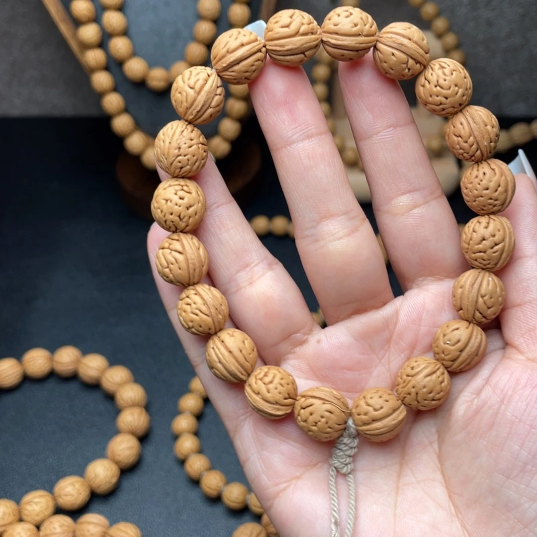 三***嘻12野生红皮肌肉桃核手持