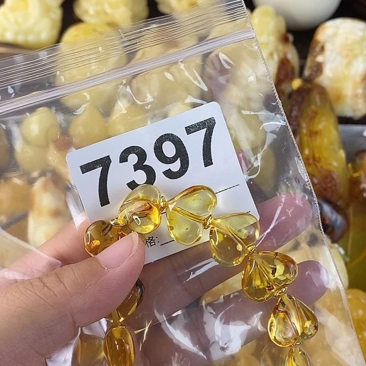 蜜蜡未镶嵌珠宝奇石
