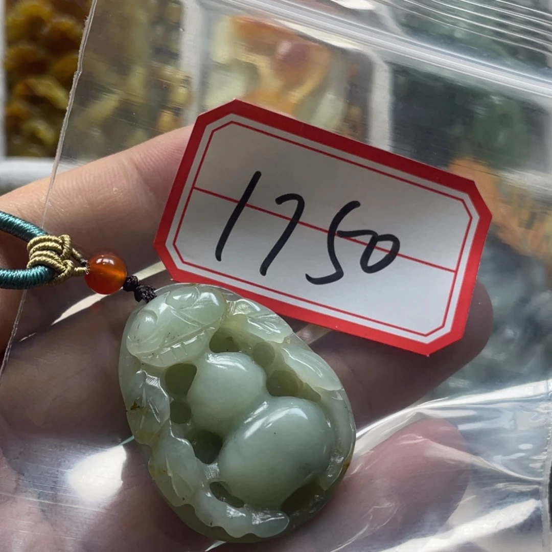 蛇纹石玉颈饰未镶嵌吊坠