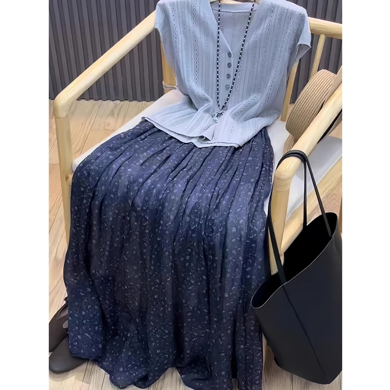 夏季法式高级感炸街轻薄时尚舒适修身蓝色上衣搭配半身裙一整套女