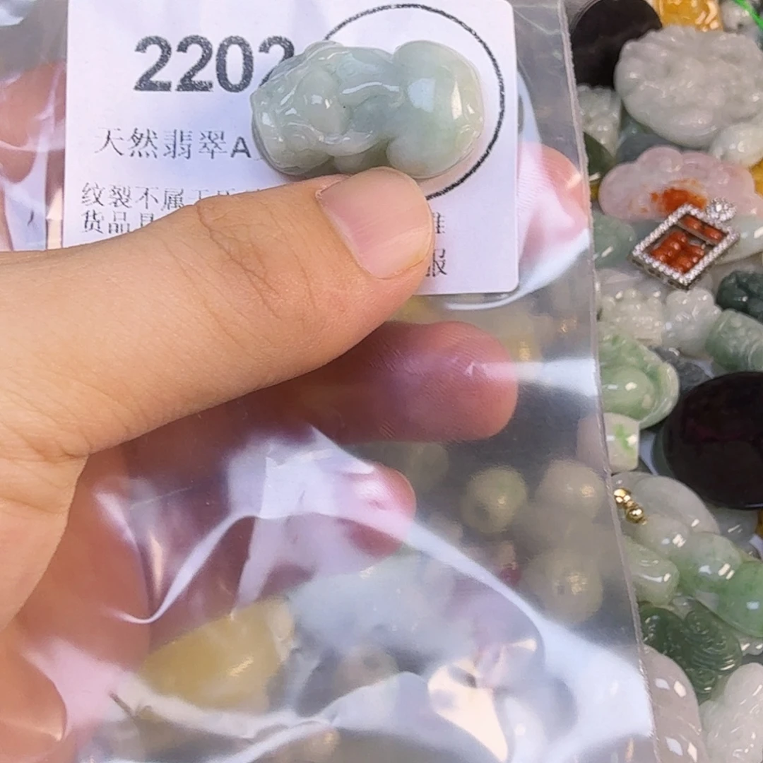 翡翠未镶嵌颈饰hhh