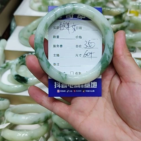 牧***女透闪石-蛇纹石玉未镶嵌手镯