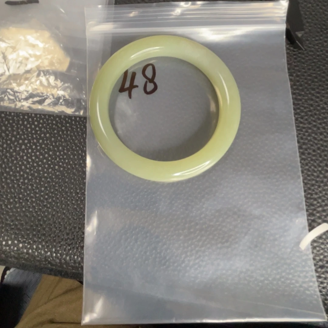 丽***后未镶嵌手镯和田玉