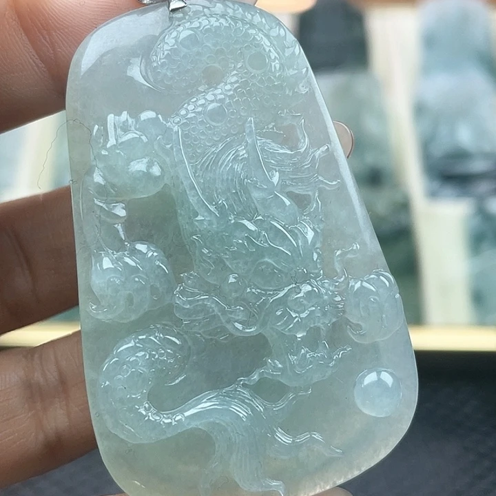 颈饰18K金镶嵌翡翠天然翡翠龙牌