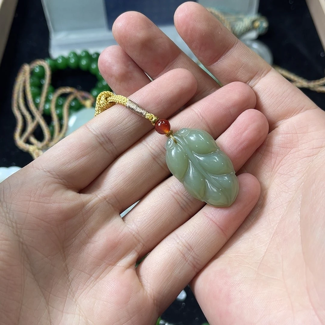 和田玉新疆且末叶子未镶嵌