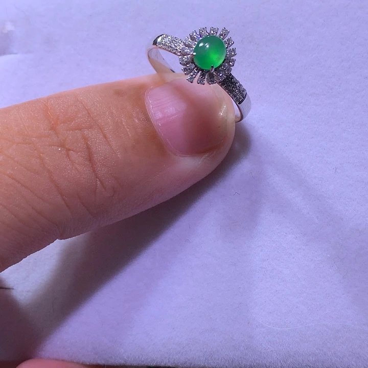 翡翠18K金镶嵌戒指