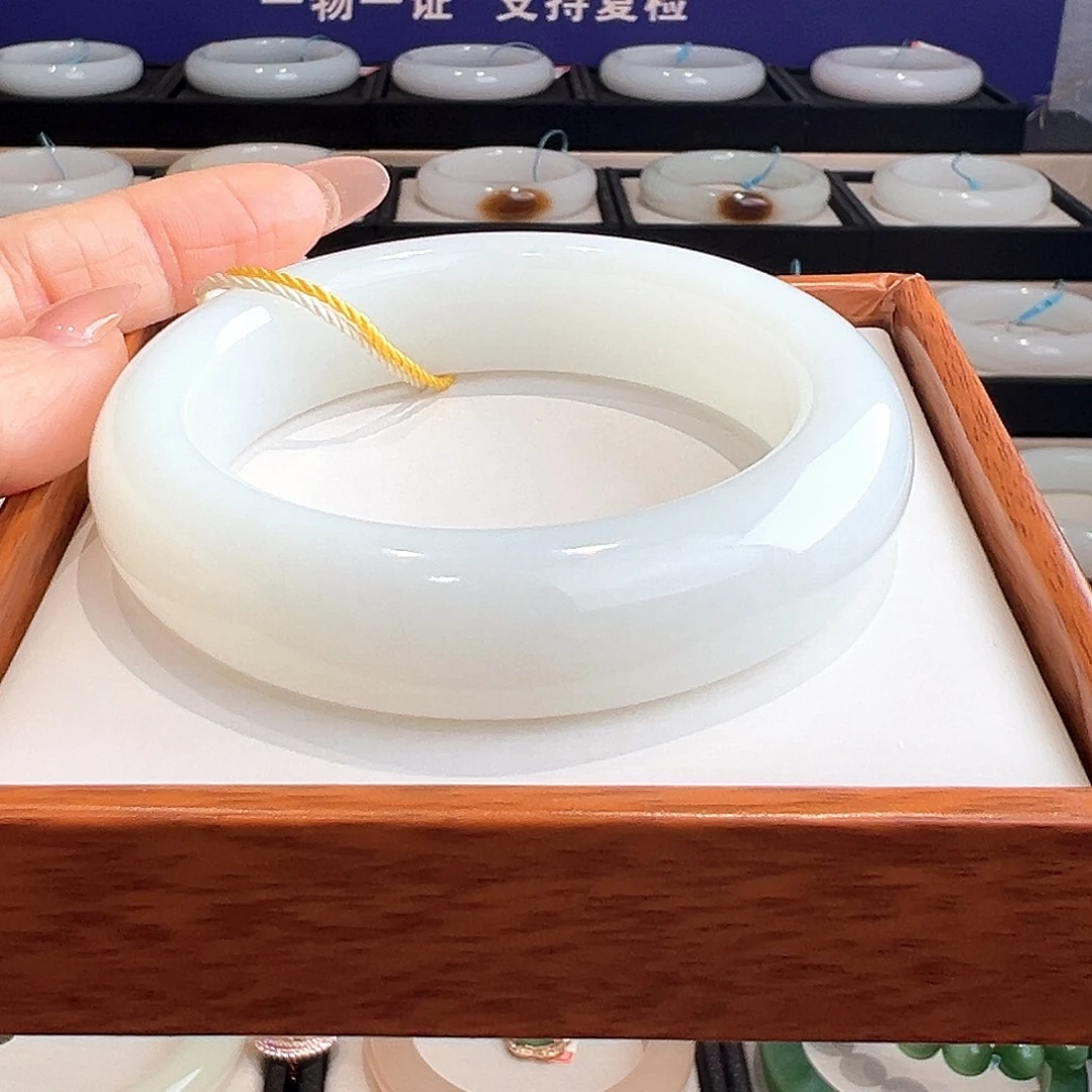 和田玉未镶嵌手镯