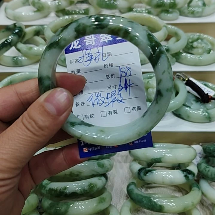 透闪石-蛇纹石玉手镯未镶嵌挣*微瑕介意勿拍