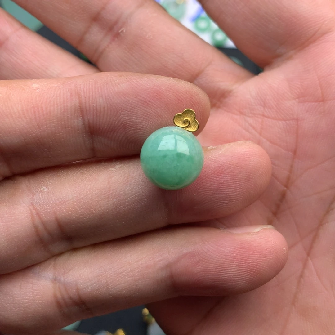 翡翠18K金镶嵌颈饰转运珠
