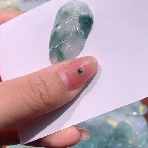 颈饰未镶嵌翡翠叶子