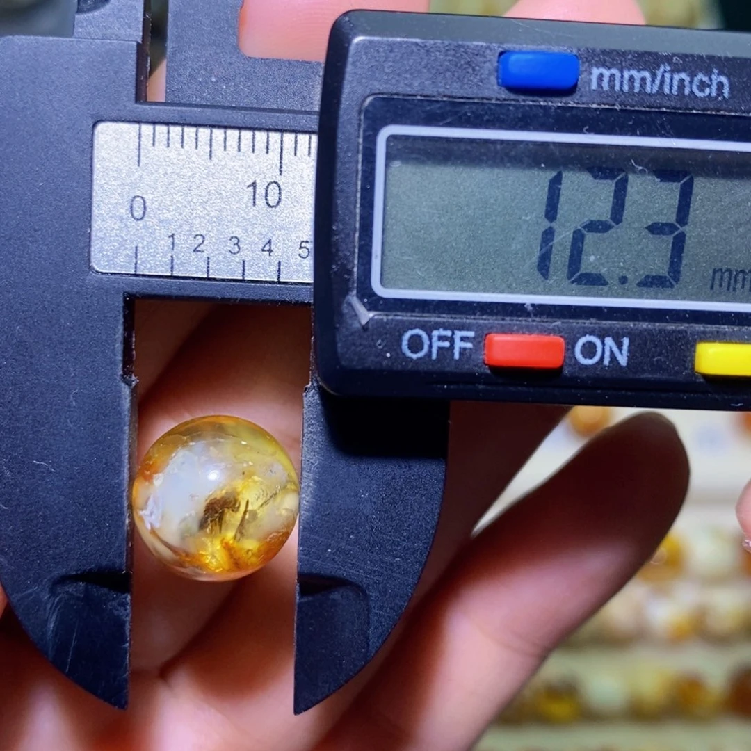 未镶嵌琥珀珠宝奇石