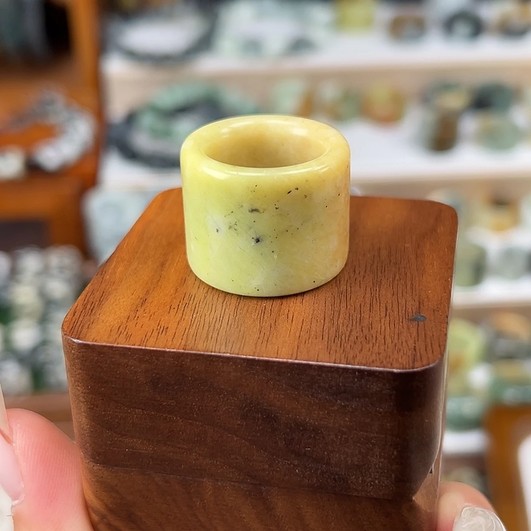 蛇纹石玉未镶嵌戒指内径17