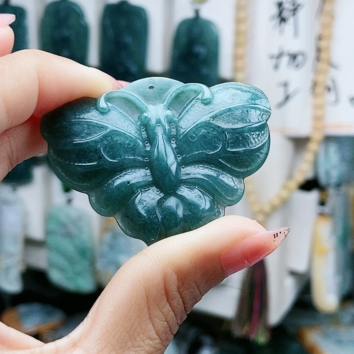 颈饰足铂镶嵌翡翠翡翠