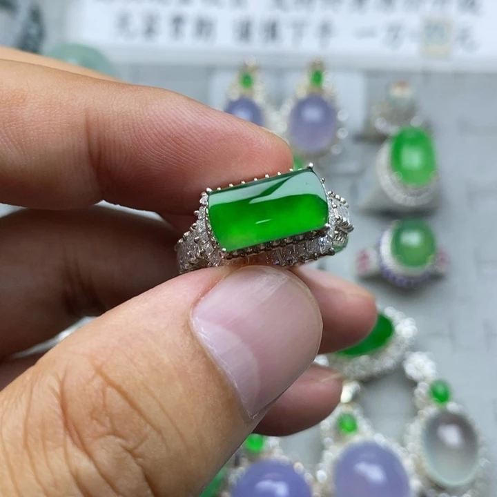 未镶嵌定制翡翠高冰正阳绿13.4mm