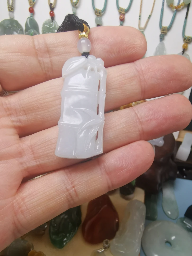 天然翡翠竹节吊坠
