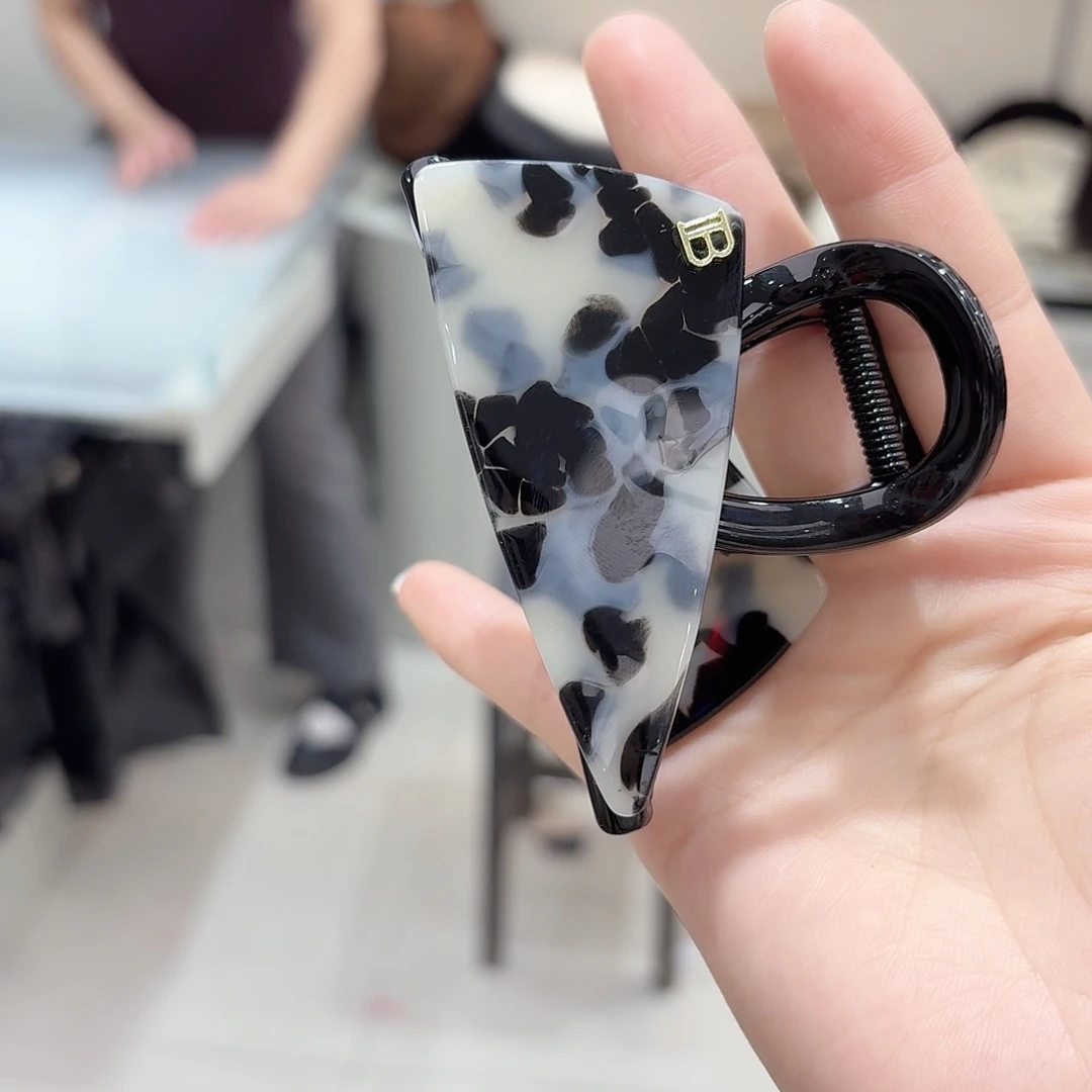 非金属豹纹三角抓夹