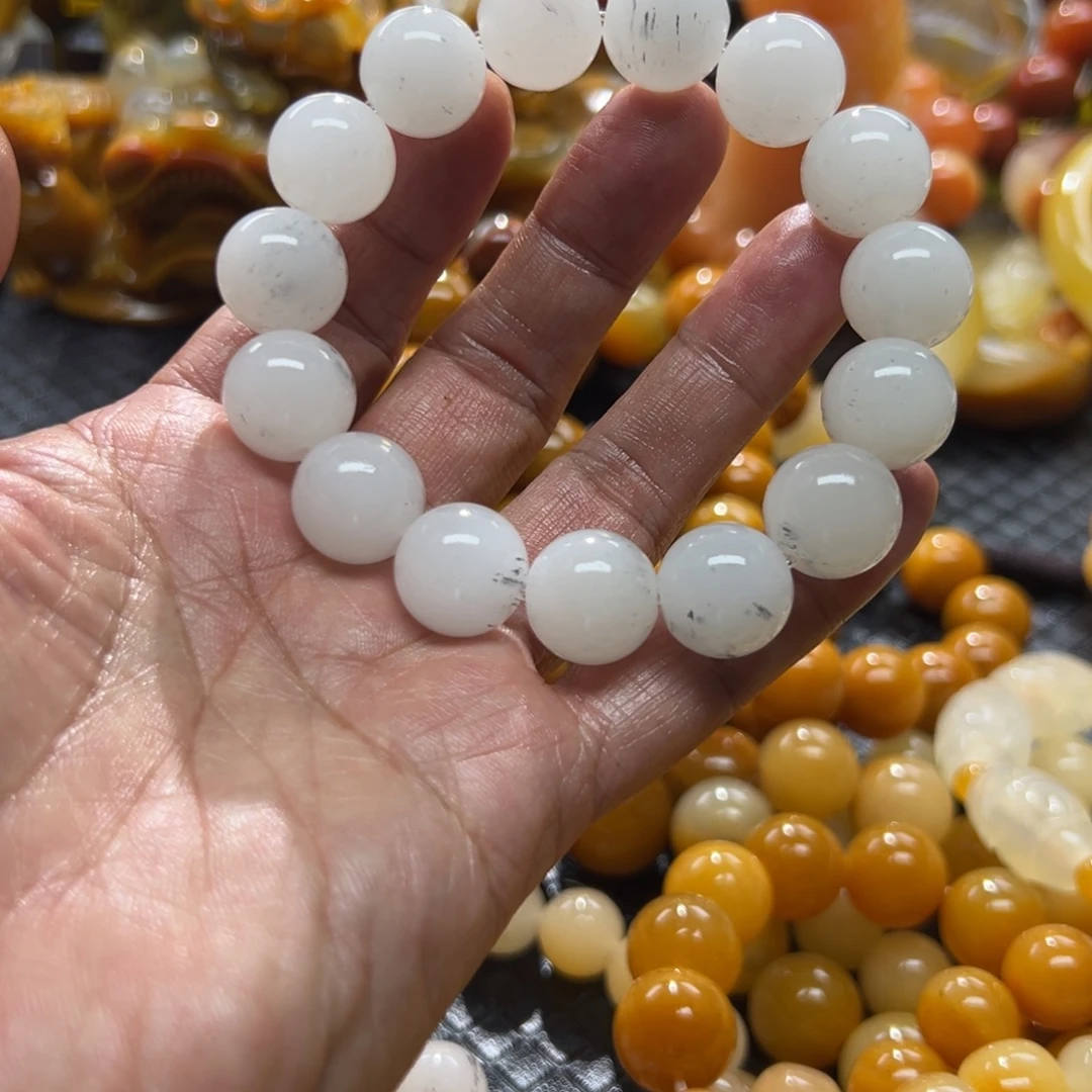 石英质玉未镶嵌颈饰