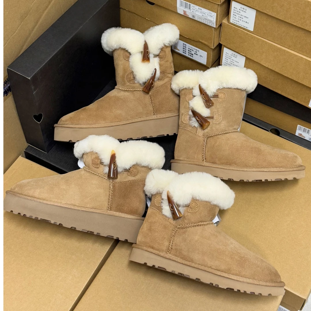 【白姐专属】牛角扣厚底保暖羊皮毛一体雪地靴中筒加厚冬季