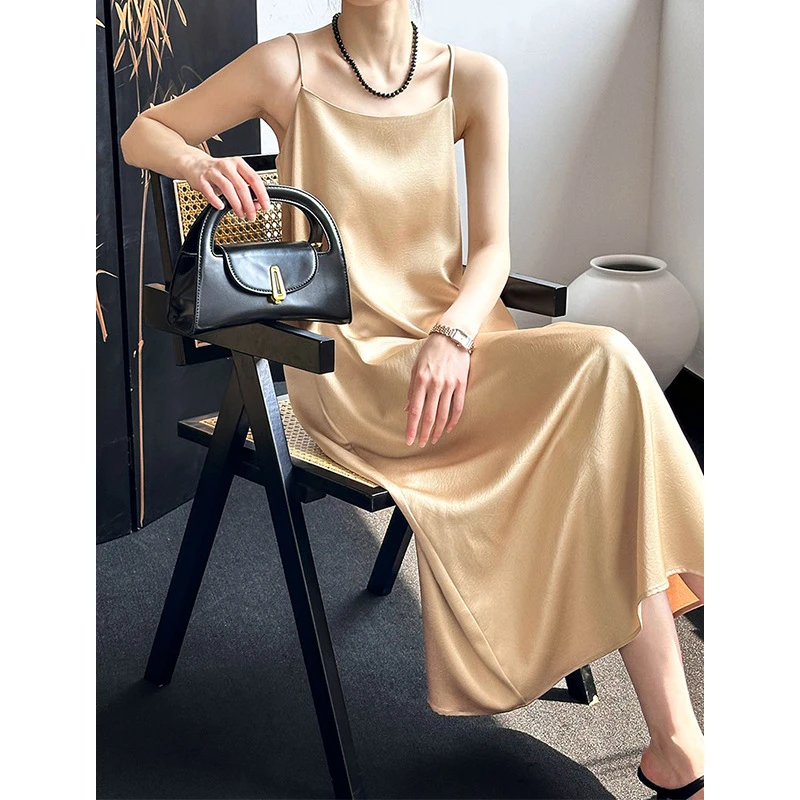 橘芷春夏新款吊带连衣裙韩系垂感显瘦气质宽松清冷高级洋气衣服女