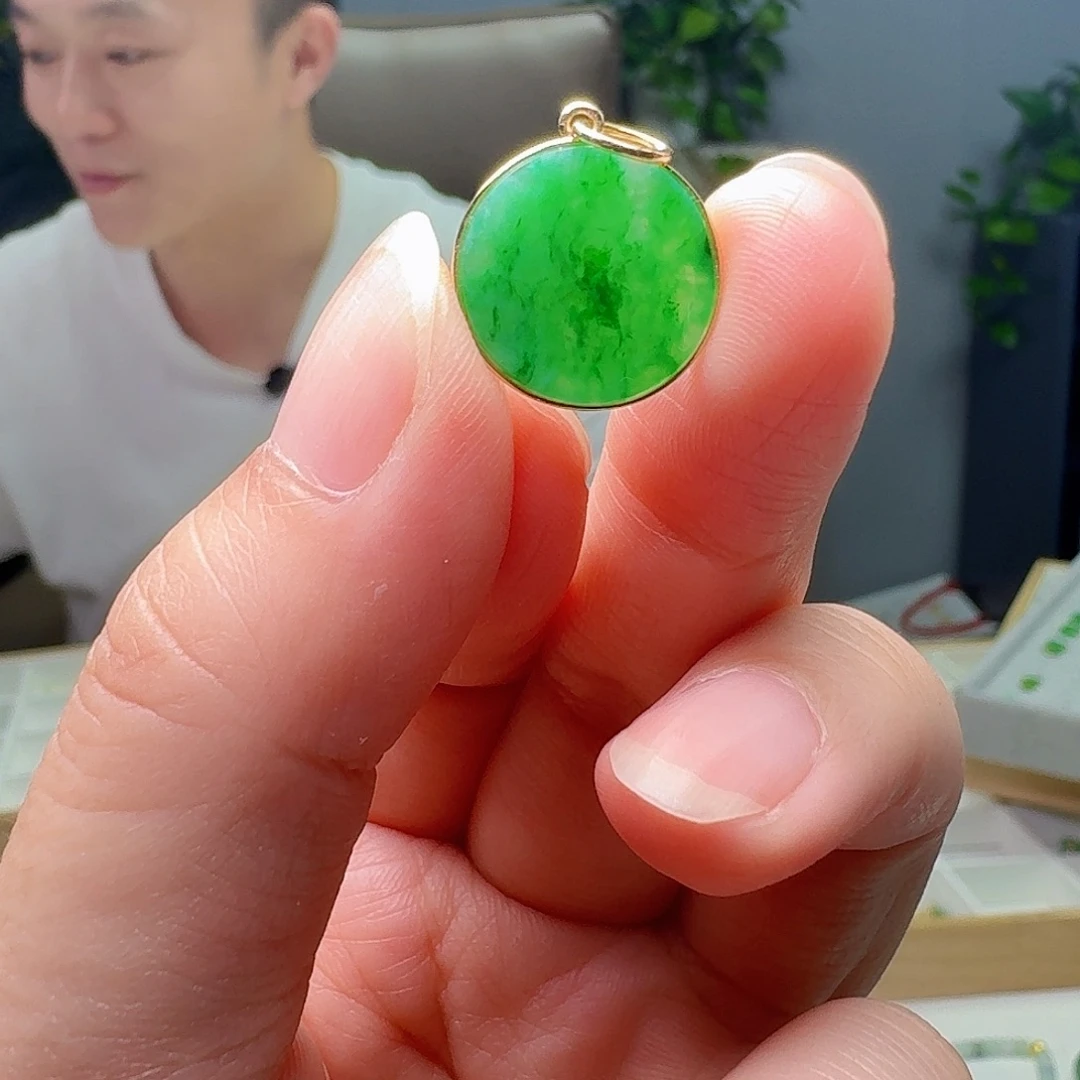 翡翠18K金镶嵌吊坠(不含链)多样性发货其一