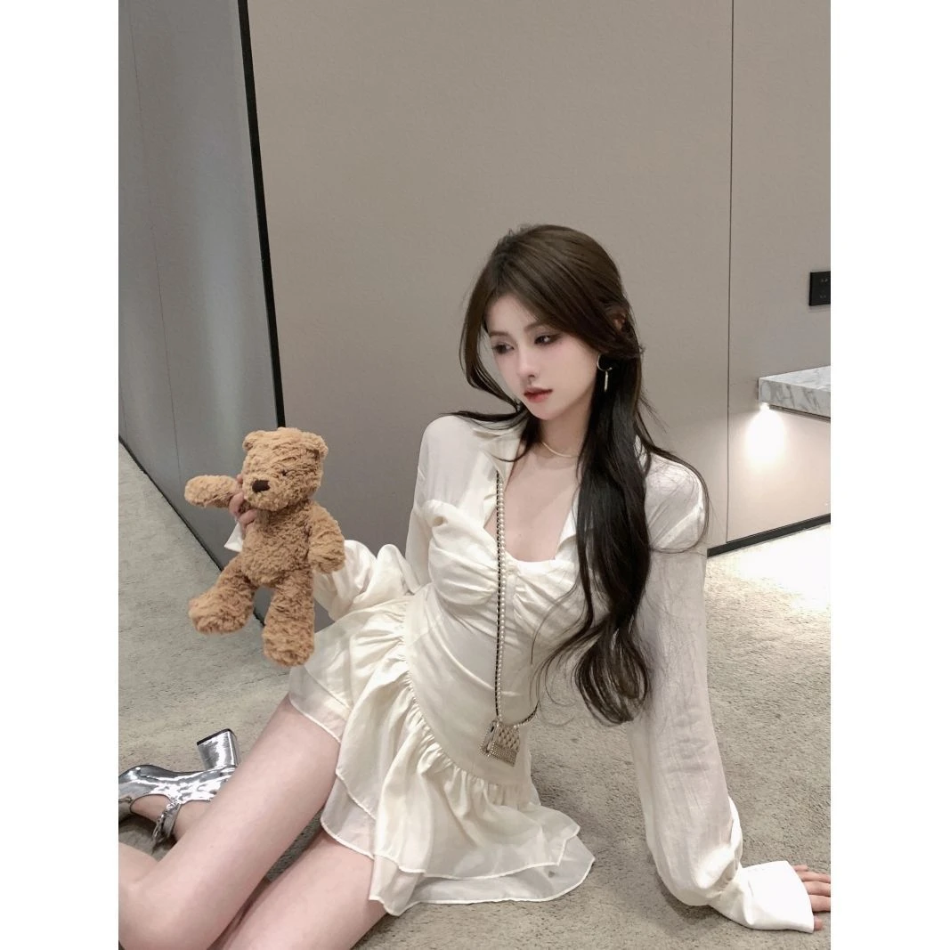 甜辣妹长袖衬衫连衣裙女春秋纯欲白色方口领褶皱收腰显瘦蓬蓬短裙