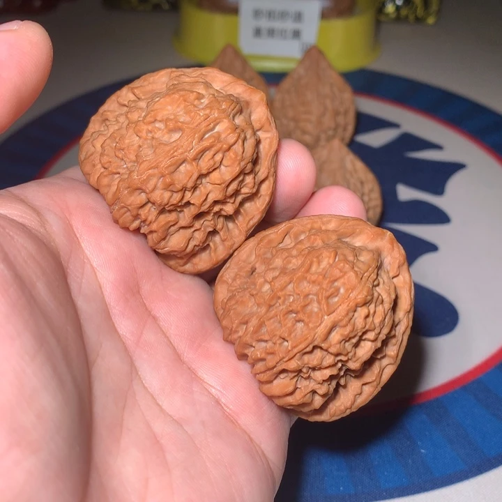 文玩核桃吊坠三角将45