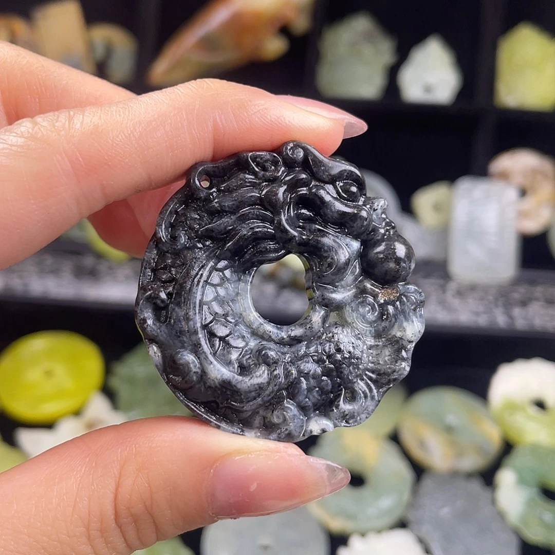 蛇纹石玉未镶嵌颈饰