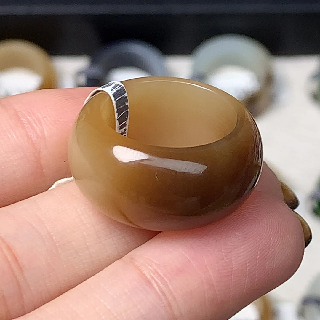 未镶嵌戒指和田玉