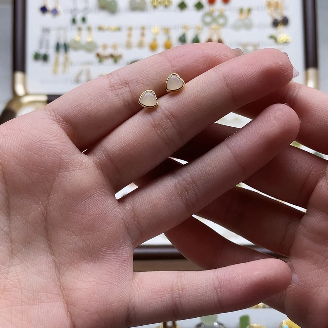 和田玉未镶嵌耳饰