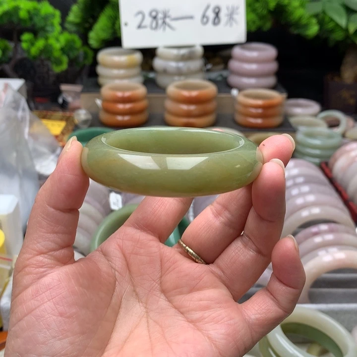 石英质玉（佘太翠）未镶嵌手镯52.5