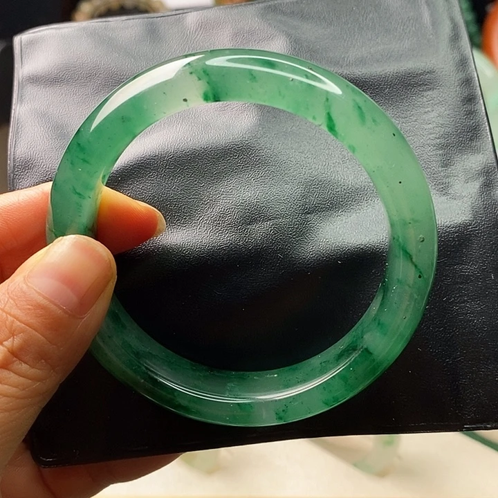 石英质玉（非洲翠）未镶嵌手镯