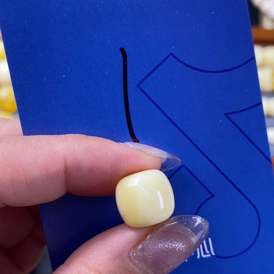 琥珀裸石未镶嵌-*-蜜蜡12.7