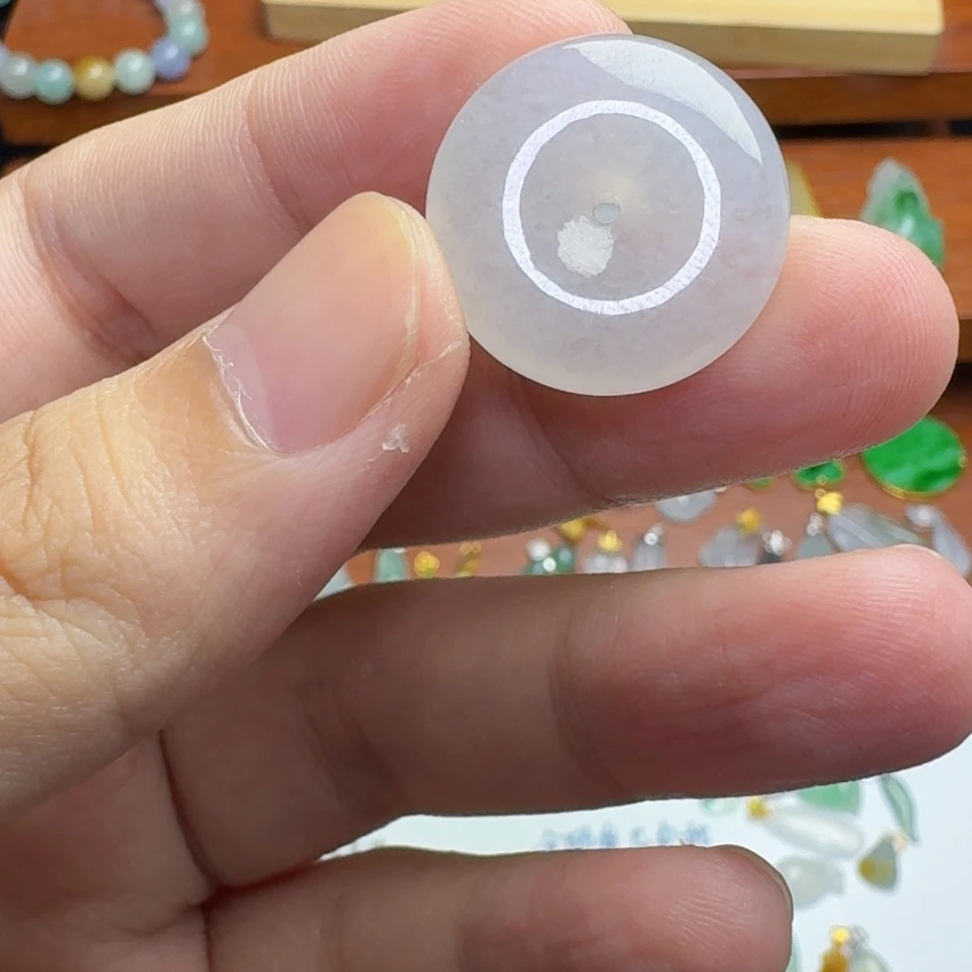 翡翠未镶嵌颈饰平安扣