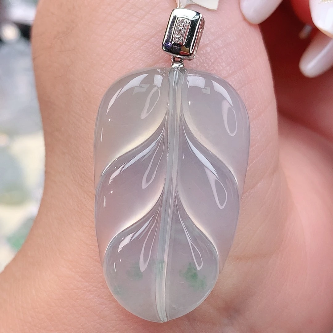 颈饰18K金镶嵌翡翠叶子