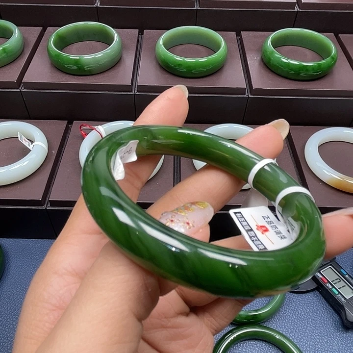 和田玉（碧玉）未镶嵌手镯