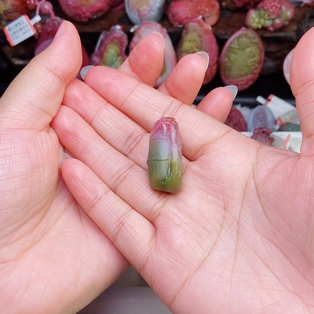 颈饰未镶嵌石英质玉（盐源）榴****1