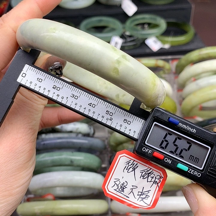 蛇纹石玉手镯未镶嵌150