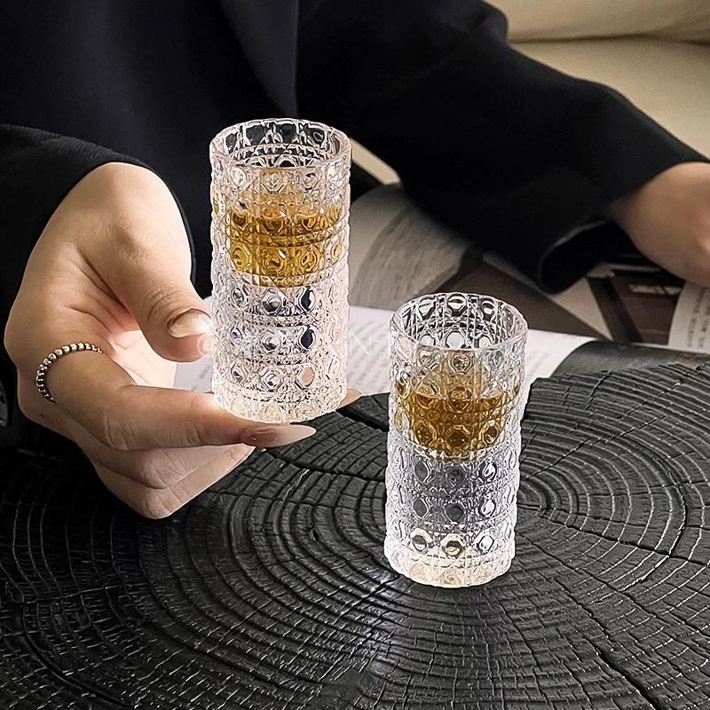 奥禾新款轻奢小酒杯浮雕加厚玻璃白酒杯酒盅小号家用一口杯烈酒宝