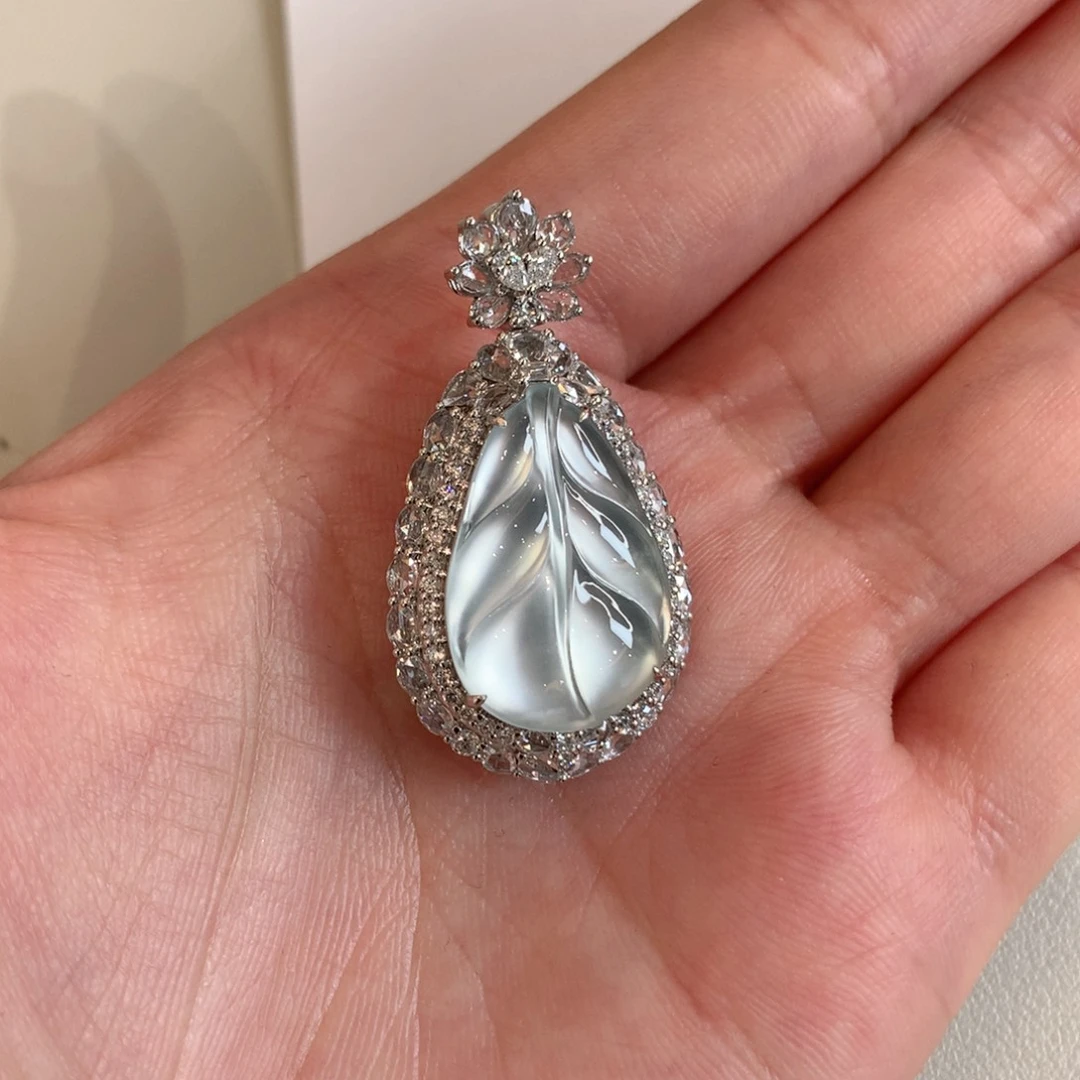 颈饰18K金镶嵌翡翠叶子