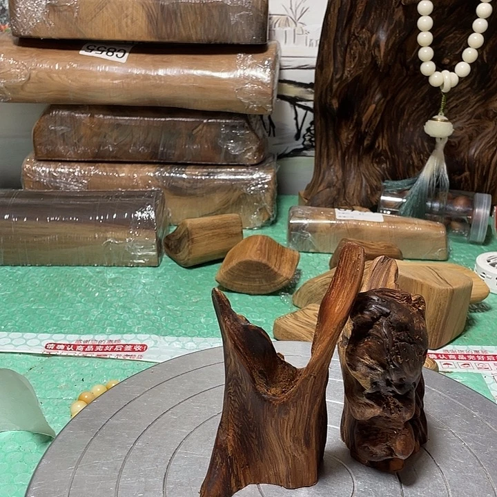 我***木（红木类）土沉香香木摆件