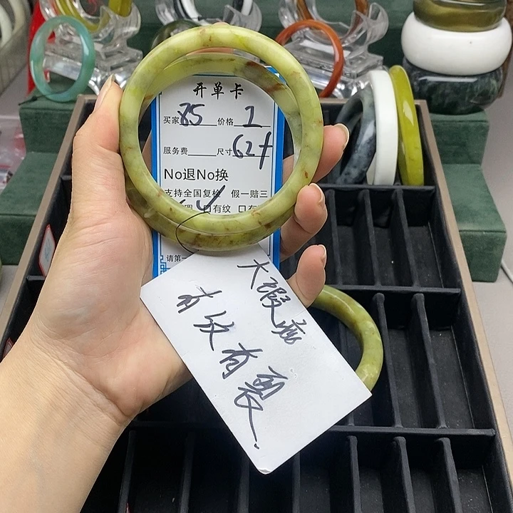 蛇纹石玉未镶嵌手镯