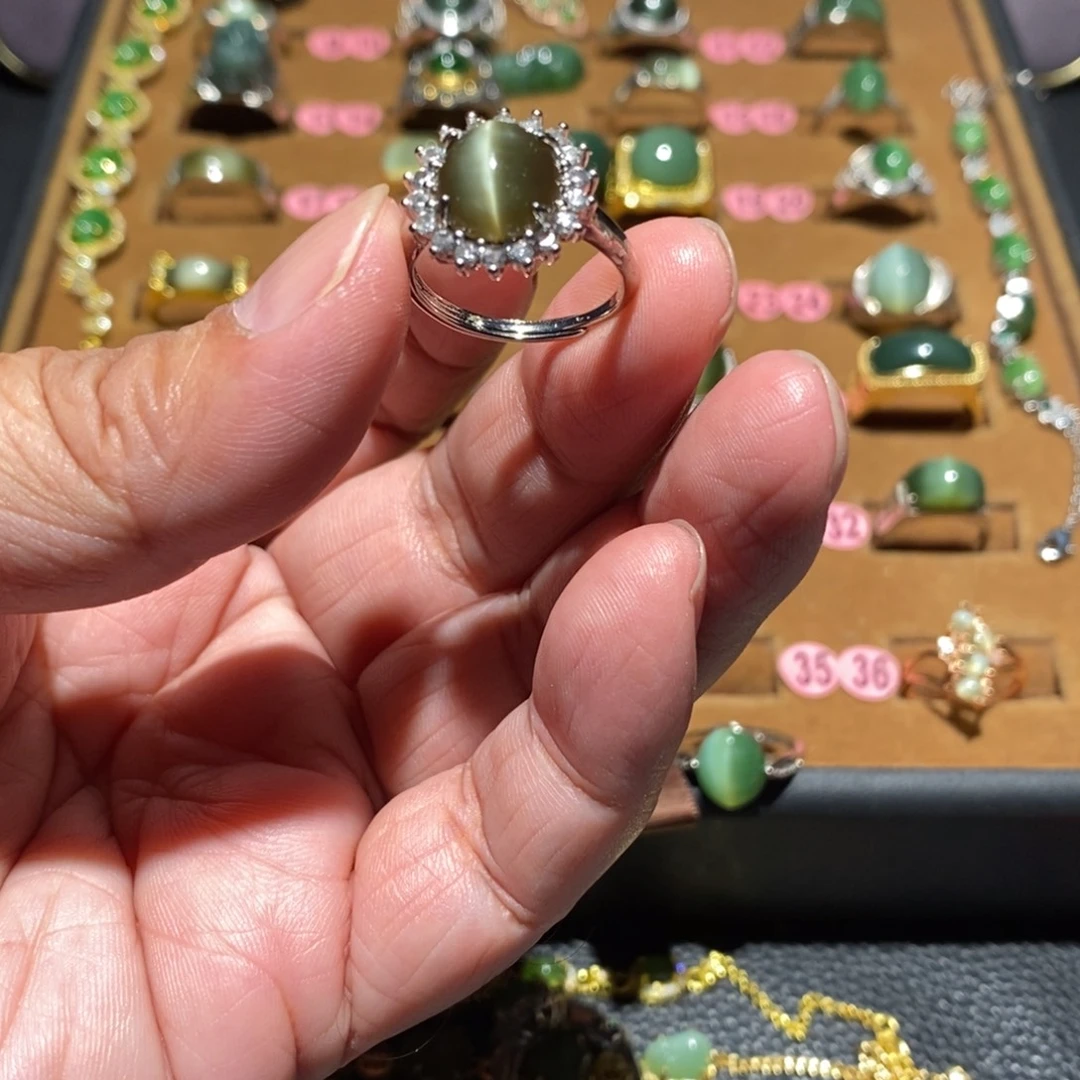 自***人和田玉未镶嵌戒指