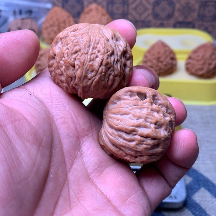 桃核把件皓*?铁锤好看