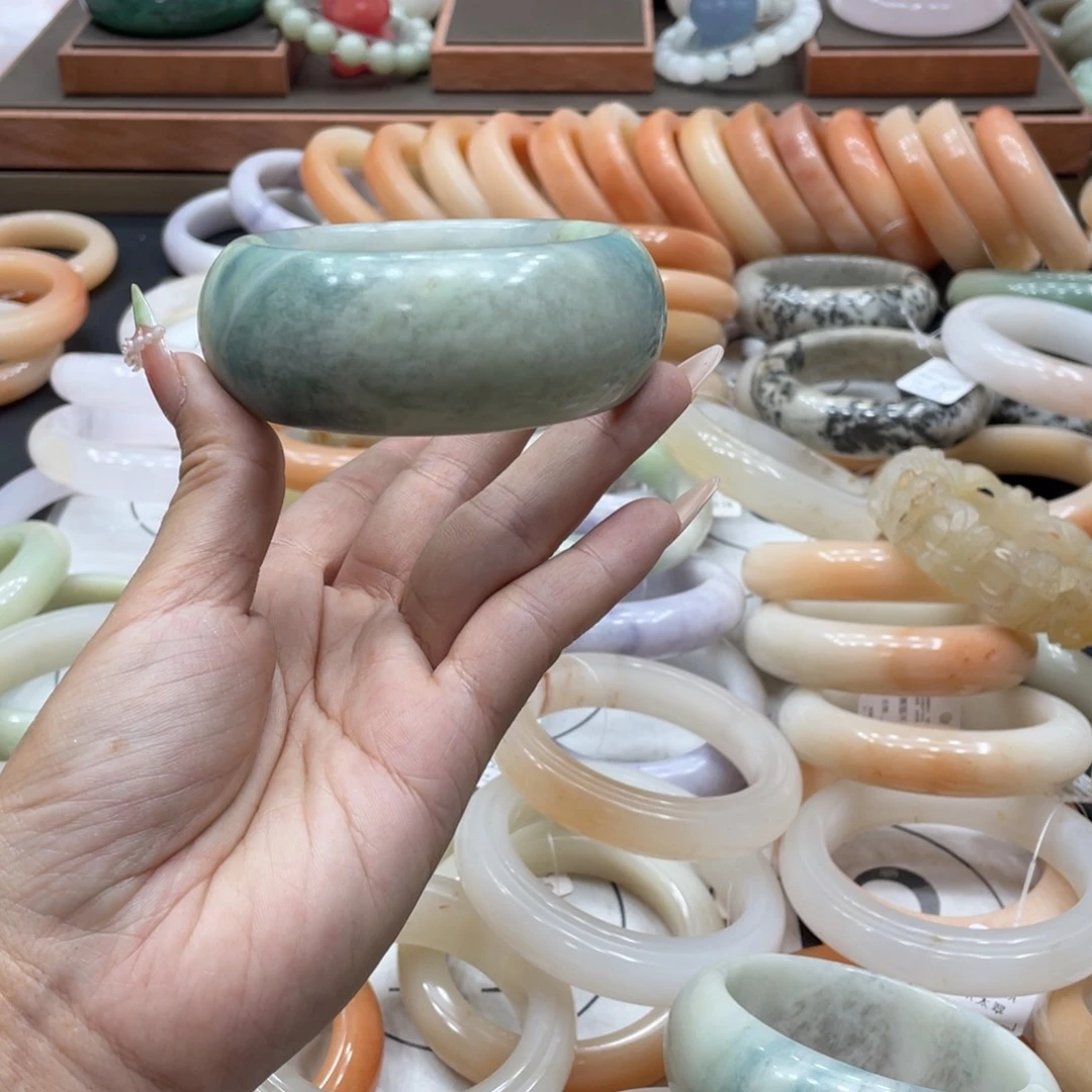 果***果石英质玉手镯未镶嵌